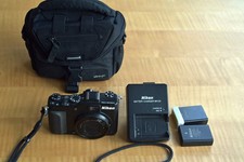 Nikon COOLPIX P7000 10.1 MP Digitalkamera mit Zubehörpaket