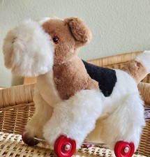 Vintage Foxterrier Auf Rädern