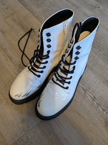 Weiße lackstiefel - weiße,