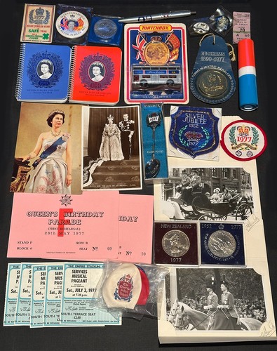 Vintage 1977 queen - queen, elizabeth