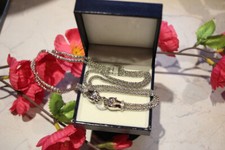 Auffällige Pantherköpfe