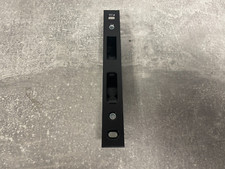 Schließblech 180x22x3 schwarz (E226)