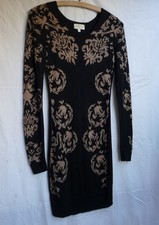 Strickkleid v. Apricot Gr. S- Schwarz vorne Muster