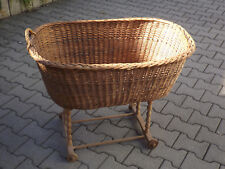 Verkaufe sehr gut erhaltenen Stubenwagen aus Korbgeflecht - Handarbeit (56W)