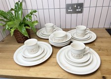 Biltons Spring Bouquet Tassen, Untertassen, Teller und Schüsseln Coloroll Set für vier