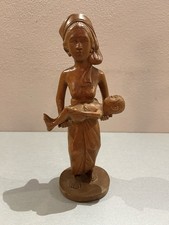 Holzfigur Frau mit Baby auf