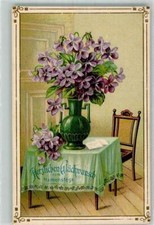 39896307 - Eine Vase mit Veilchen auf dem Stubentisch Namenstag 1910