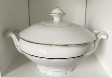 Große Suppen-TERRINE +Deckel