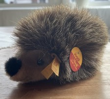 STEIFF Igel Joggi 16x9 cm