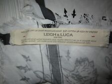 LEIGH & LUCA NY Tuch 135 x 135 weiß mit schwarzem Samt Flock Print NP: 100,-€