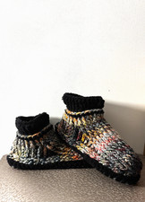  HANDARBEIT   <> gehäkelte <> Hüttenschuhe mit Filzsohle <> Gr. 40/41 <> 