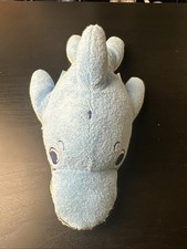 TCM Tchibo Delfin Delphin Badetier Stofftier Plüsch Kuscheltier 26cm blau gelb