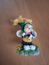 Kleine Hummel Figur mit Blume