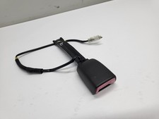 Toyota Aygo AB1 - Gurtschloss Gurtstraffer Schloss vorne links E034501 (02)