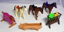 Playmobil 3 x Pferd Pferde Decke Sattel Heu Trog Futterraufe zu Reiterhof #22
