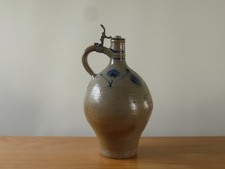 Alte Westerwälder Steinzeug Zinndeckel Kanne Enghalskrug blau bemalt u 1800 Krug