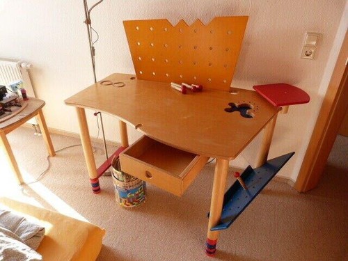 Kinderschreibtisch und