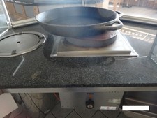 Kochplatte-Profi-auf Tisch und