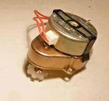 Kleiner Getriebe Motor Elektromotor 220 Volt , 50 Hz ,  1/12 RPH