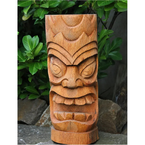 Tiki figur aus kokosnuss holz - figur, kokosnuss-holz