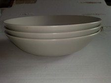 IKEA 3x  Porzellan-Suppenteller beige, rund Durchmesser: 21,5cm. H: 5,5cm.