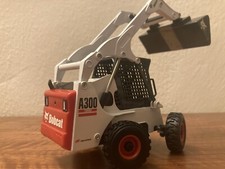 Bobcat A300 Kompaktlader im Maßstab 1:25 Sammlermodell Allradlenkung.