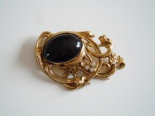 Brosche Goldton Metallblech