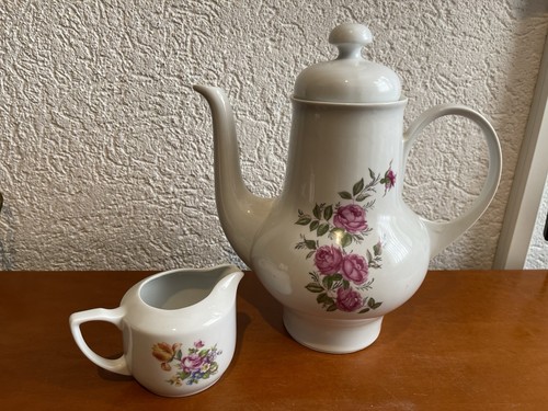 Teekanne mit milchkännchen - teekanne,