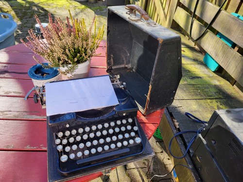Schreibmaschine alt antik - alt,