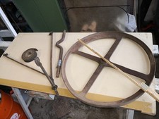 Schwungrad und Fußpedal für