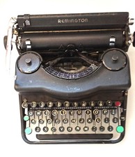 Vintage-Schreibmaschine "Remington" mit englischer Tastatur, voll funktionsfähig