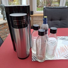 Wasser Sprudler Mit 3 Glasflaschen und 1 Ganze Und Eine Halbe Kartusche 50 EURO