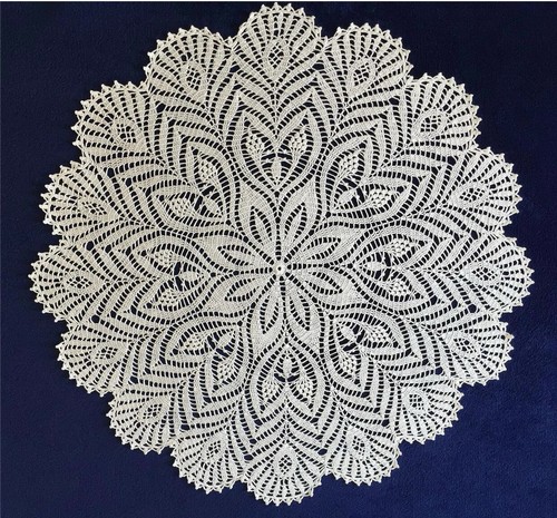 Gehäkeltes doily - gehäkeltes,