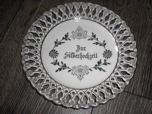 Alter porzellanteller mit - alter,