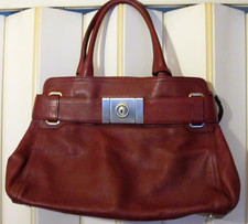 Damen Handtasche Umhängetasche echt Leder Tasche von abro in weinrot mit Schloss