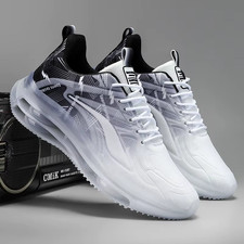 Breathable sports shoes