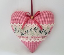 Großes Deko-Herz aus Stoff