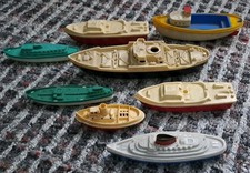 8 alte x DDR Badeboot  Plastik Spielzeug Badewanne Frachter Schiff 