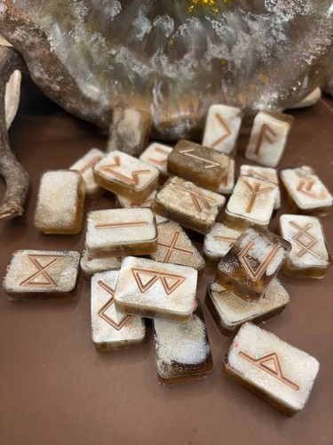 Runensteine neu resin - resin, handmade