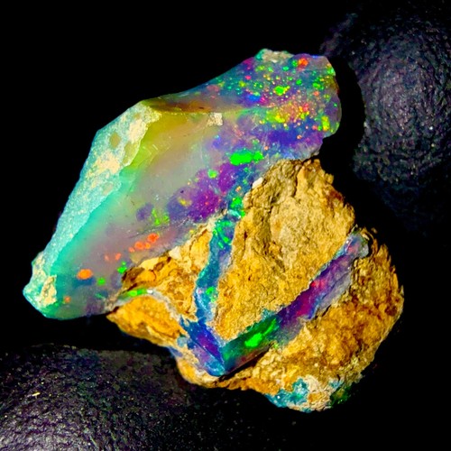 Ethiopian black fire opal - black, roh