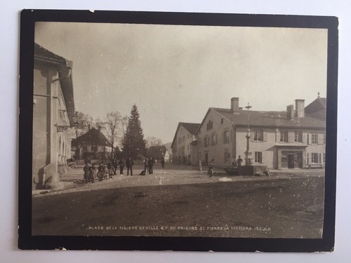 Fotoalbum belebter dorfplatz - fotoalbum,