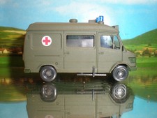 Wiking # 278 # MB 207 D  Sanitäts-Bus # Rettungswagen # Bundeswehr/Nato # 1 :87