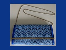 NEUWERTIG - Clutch mittelblau