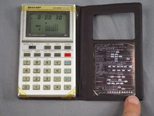 Historischer Taschenrechner/Uhr/Wecker SHARP EL-410 (Sammlerstück)