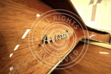 Riva Boot, Ariston Leinwand