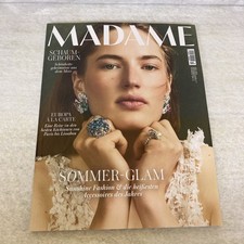 Madame Juli,  07/2025