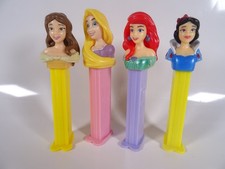 4 PEZ Spender mit Fuß