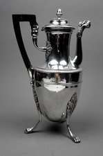 Kaffeekanne (Tripode), 950er