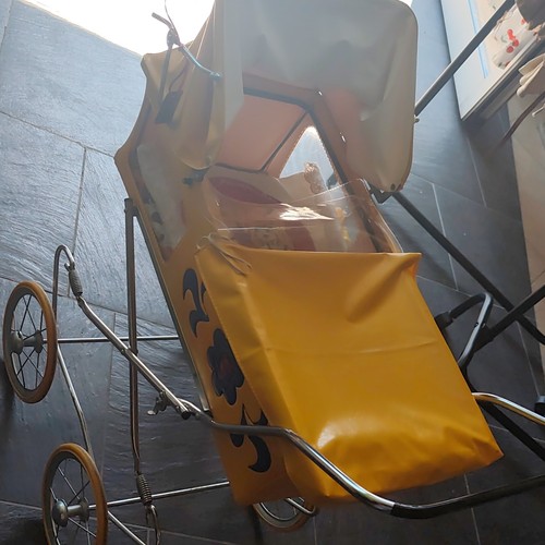 Vintage puppenwagen gelb - vintage,