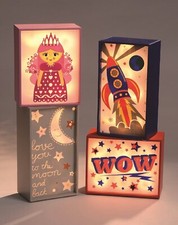 Illuminations LED Holz Bildbox 2 Stunden Timer Nachtlicht 2 x AA Batterien